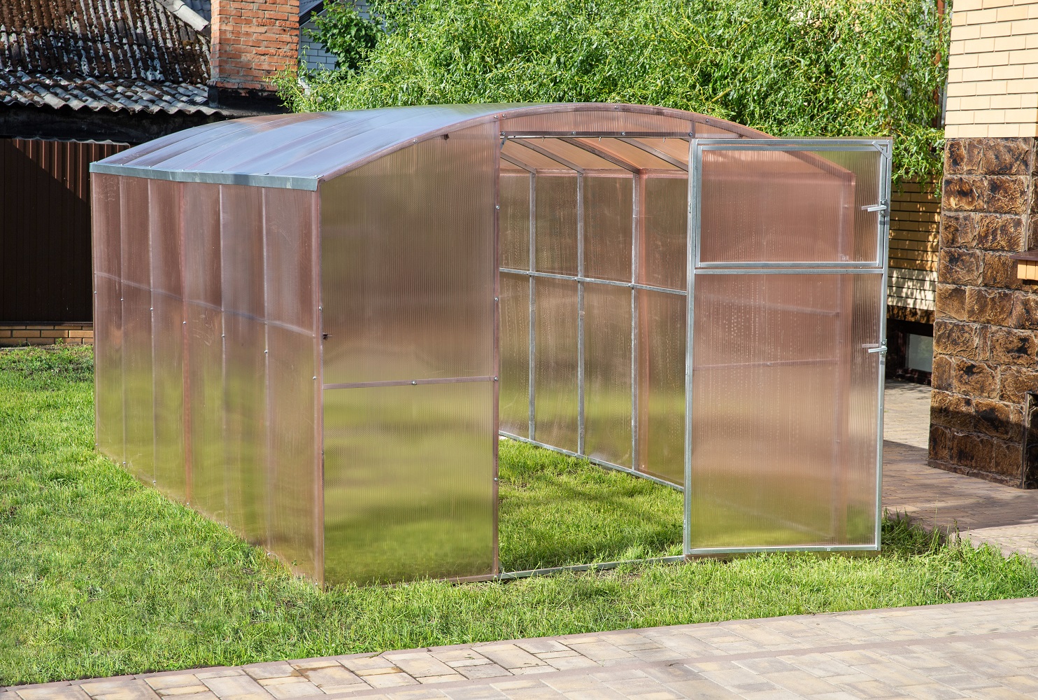 Теплица Прямостенная